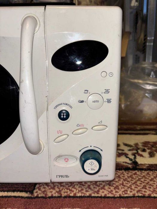 Мікрохвильова піч Samsung CE2877NR з грилем