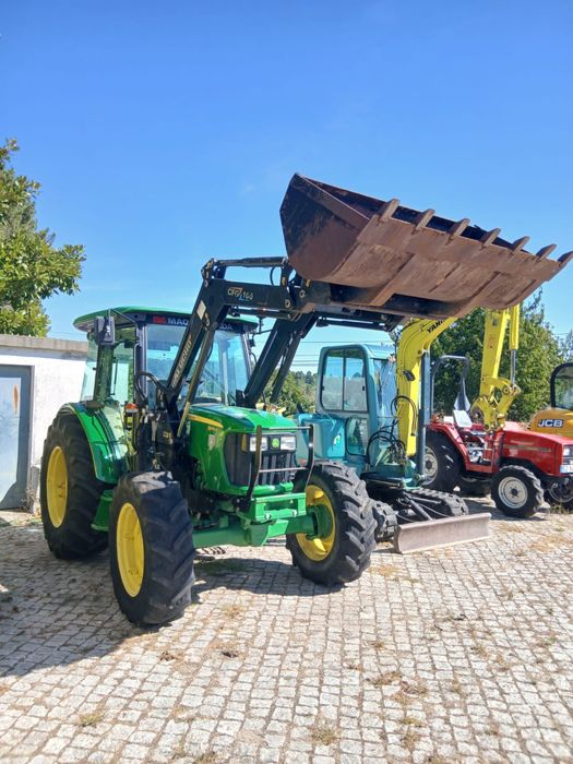 Trator John Deere 5075E