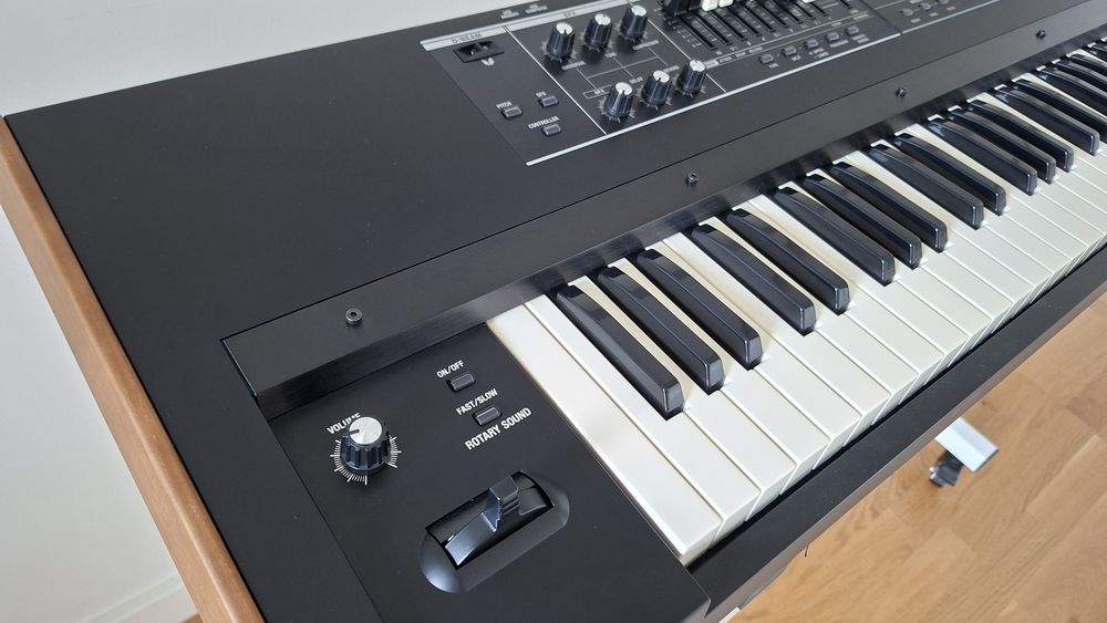 Teclado Roland VR-730 V-COMBO