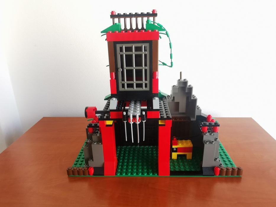 Lego 6088 Robber's Retreat