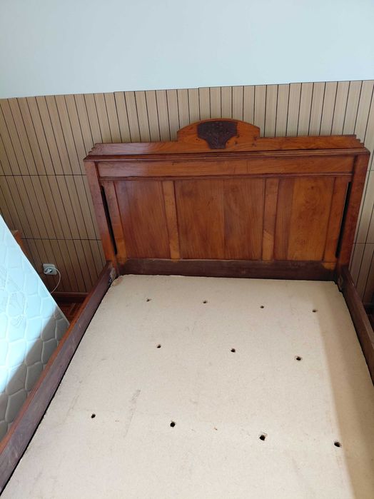 Cama com estrade e colchão + cómoda