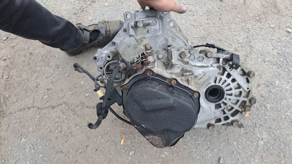 Коробка передач мазда 2.0 дизель mazda ditd 323 MPV Premacy 626 rf2a