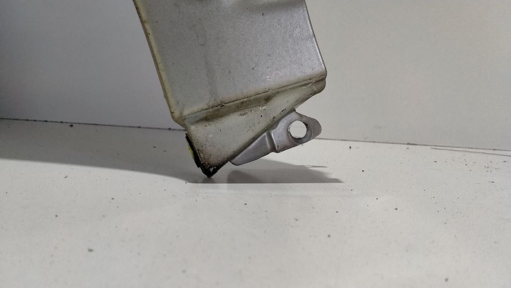 GUARDA-LAMAS FRONTAL ESQUERDO TOYOTA AVENSIS 2005 -
