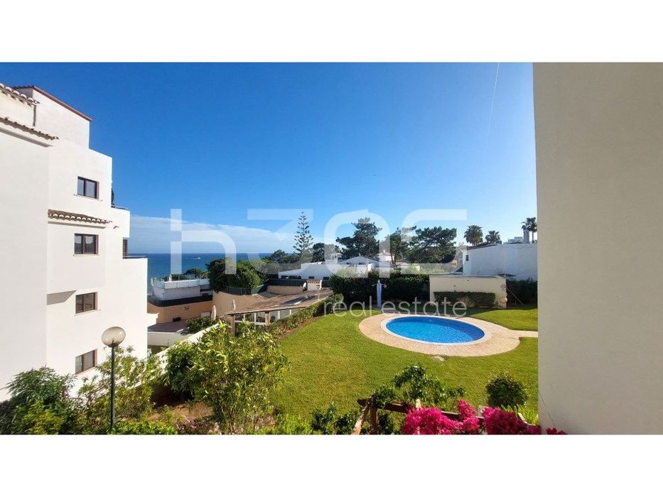 Albufeira - Exclusividade a 200 Metros do Mar T1 com Garagem em Con...