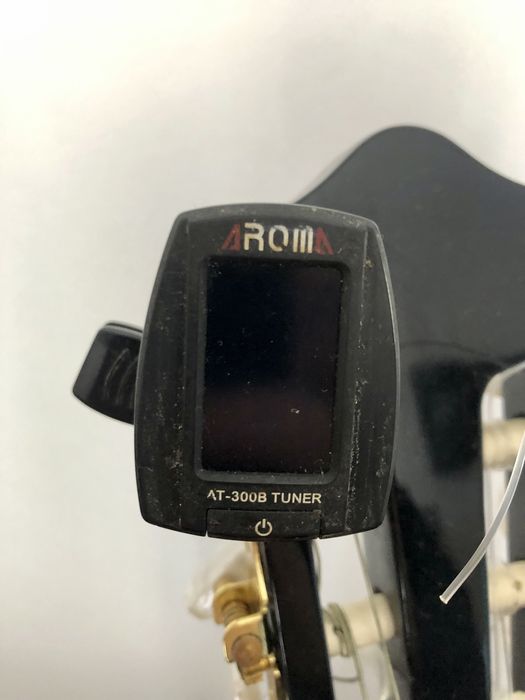 Vendo duas guitarras em bom estado !!