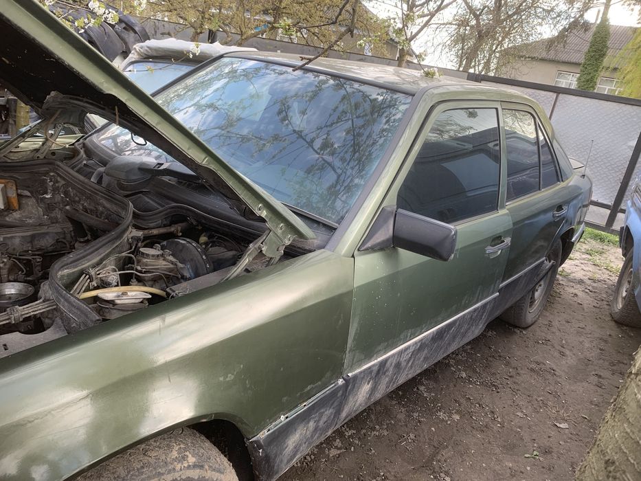 Мерседес w124.