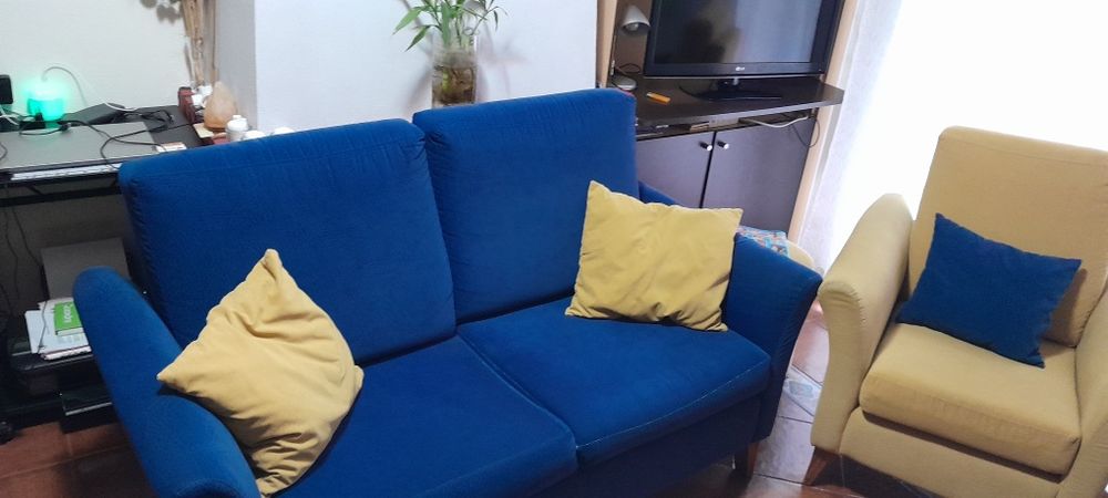 1 sofa azul 2 lugares e 1 sofa de 1 lugar