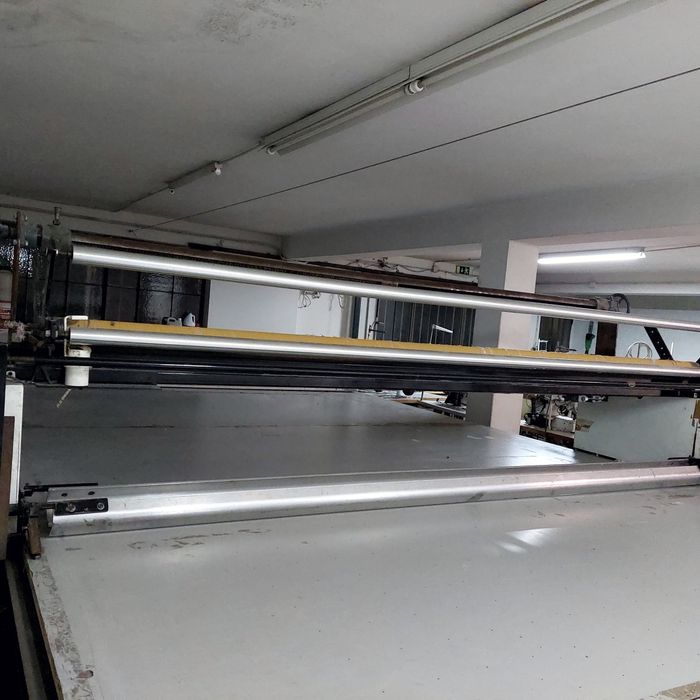 Maquina de estender e cortar tecido Philips