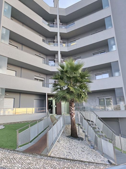 Vende-se T3 semi-novo com 1 ano de uso centro de Oliveira de Azeméis
