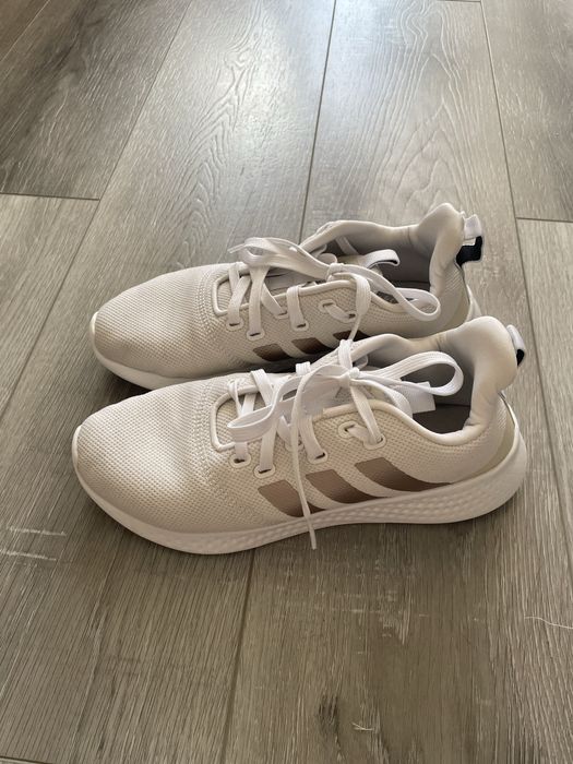 Кросівки Adidas для бігу та кеди шкіряні