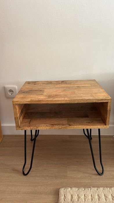 Mesinha de cabeceira retangular 45x35 cm em Madeira
