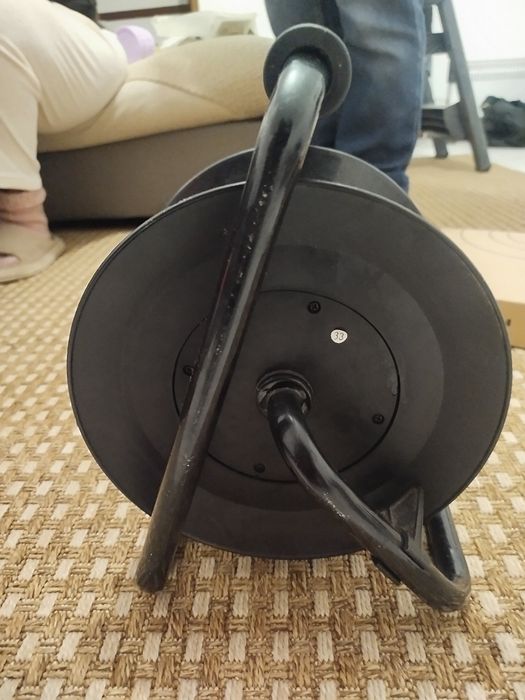 Extensão elétrica com enrolador (25m)