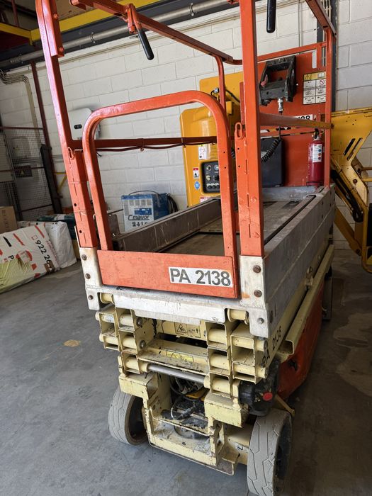 Plataforma Elevatória "tesoura" elétrica 8mt usada