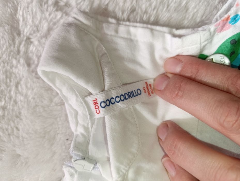 Biała w kwiaty na podszewce sukienka Cocodrillo r.80 z kołnierzykiem