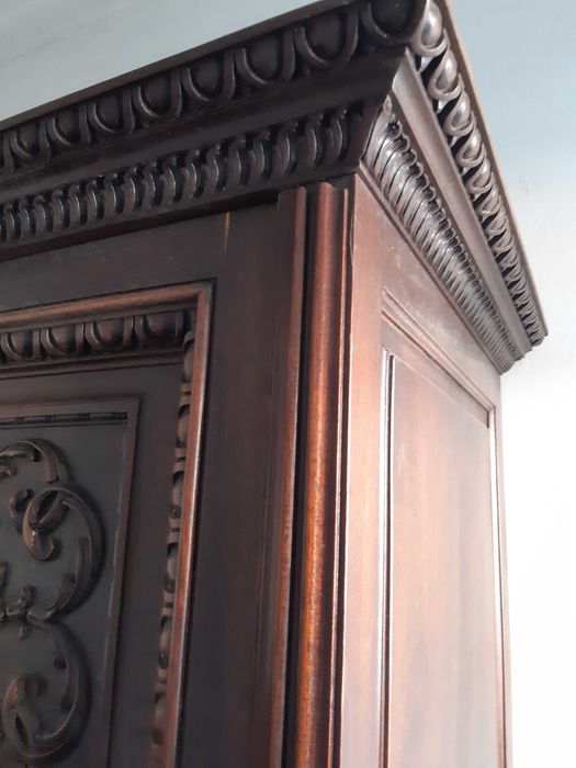 Roupeiro de 2 portas em madeira