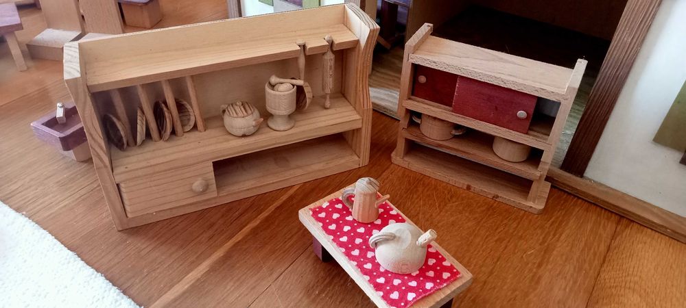 Casinha em madeira e acessórios -  Anos 80