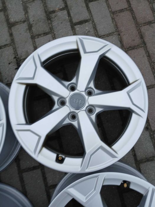 A1006. AUDI 6,5 x 17 ET 38 rozstaw 5x112