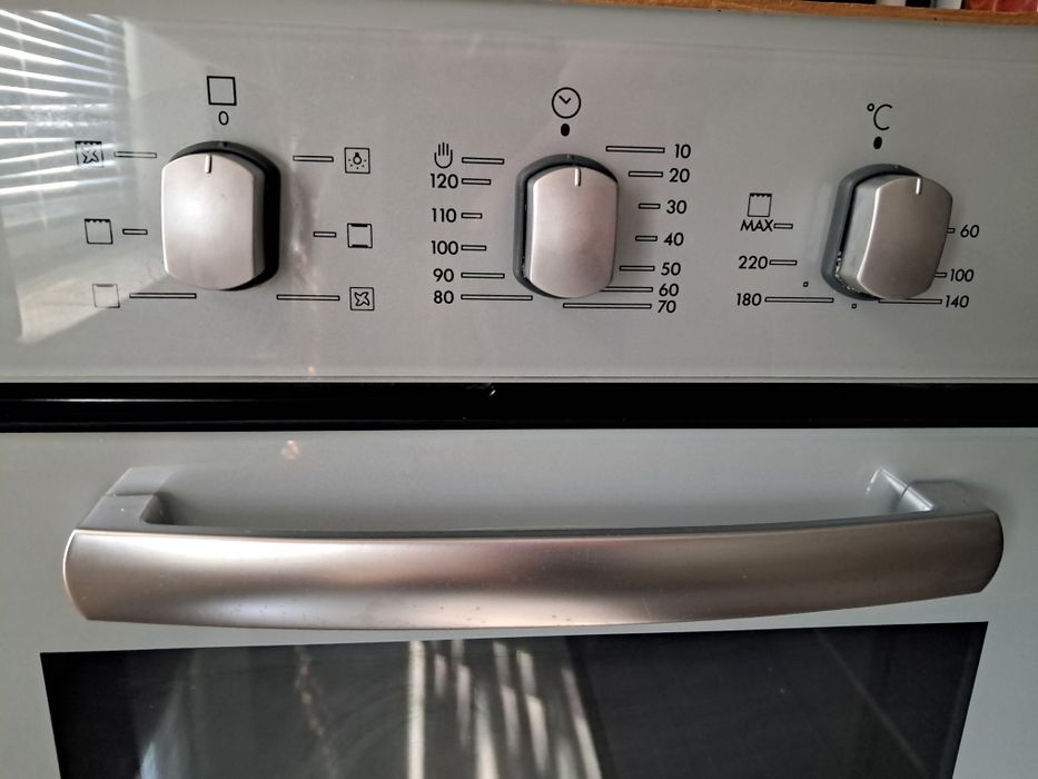 Вбудована електрична духовка Ariston