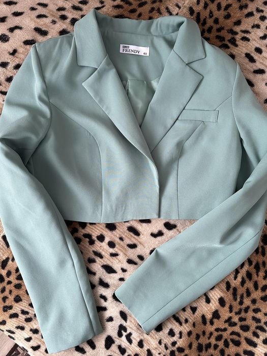 Красивий вкорочений піджак