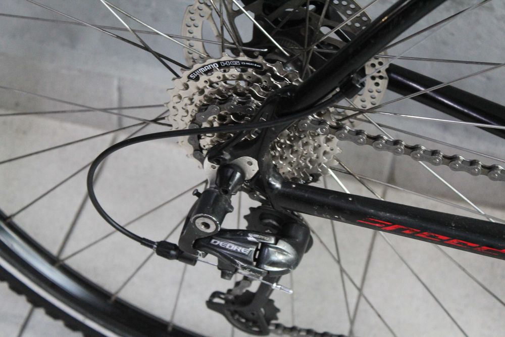 Rower crossowy HardRock, Rama 18,5", Koła 28" Alu, Amor Shimano Deore, Lekki