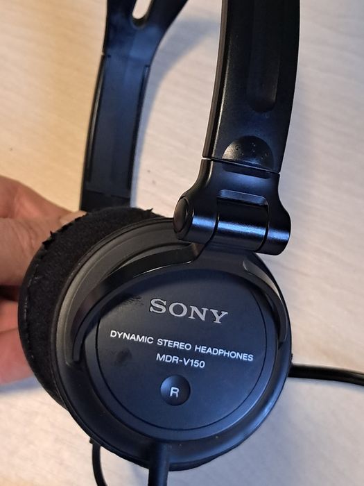 Навушники студійні Sony MDR-v150