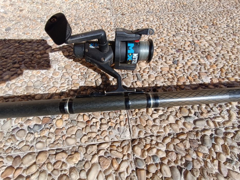 Cana de pesca 5m Trabucco carbono com carrinho Mitchell MX40 excelente