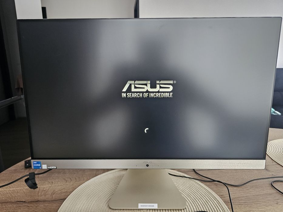 Komputer ASUS All-in-One 24" | i5-11Gen / 8GB / 500GB SSD | Win11 jak NOWY