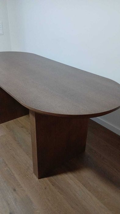 Mesa de jantar Oval Nogueira Nova