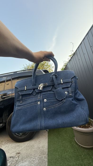 Джинсові сумки різних розмірів та кольорів
