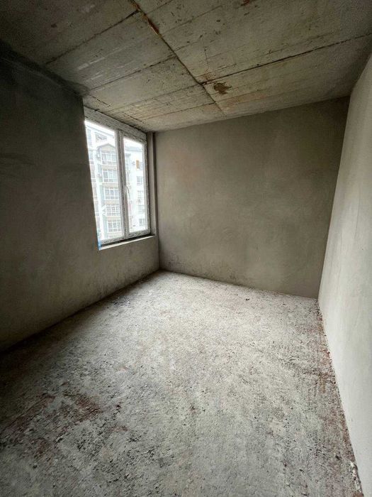 Продається 3-кімнатна квартира у збудованому будинку на здачі.