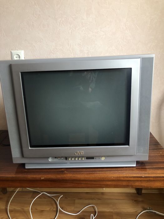 Телевизор J V C с пультом