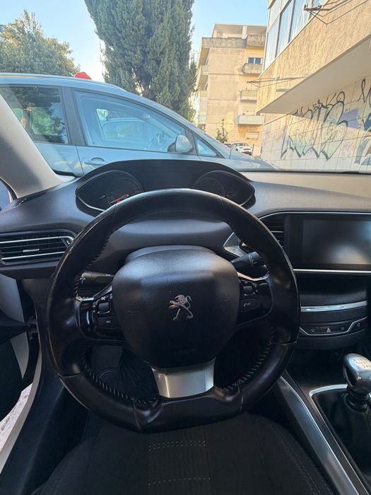 Peugeot 308 1.2 — photo 2