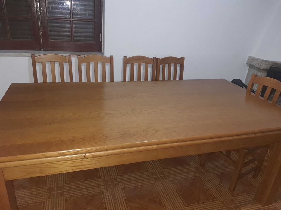 Mesa de jantar c/cadeiras