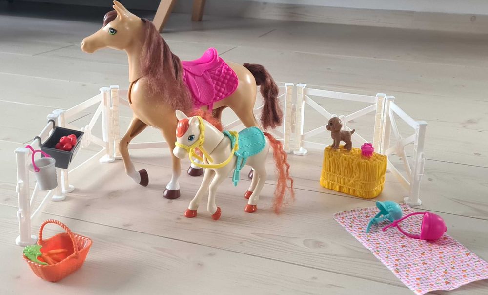 Zestaw barbie konie -zagroda