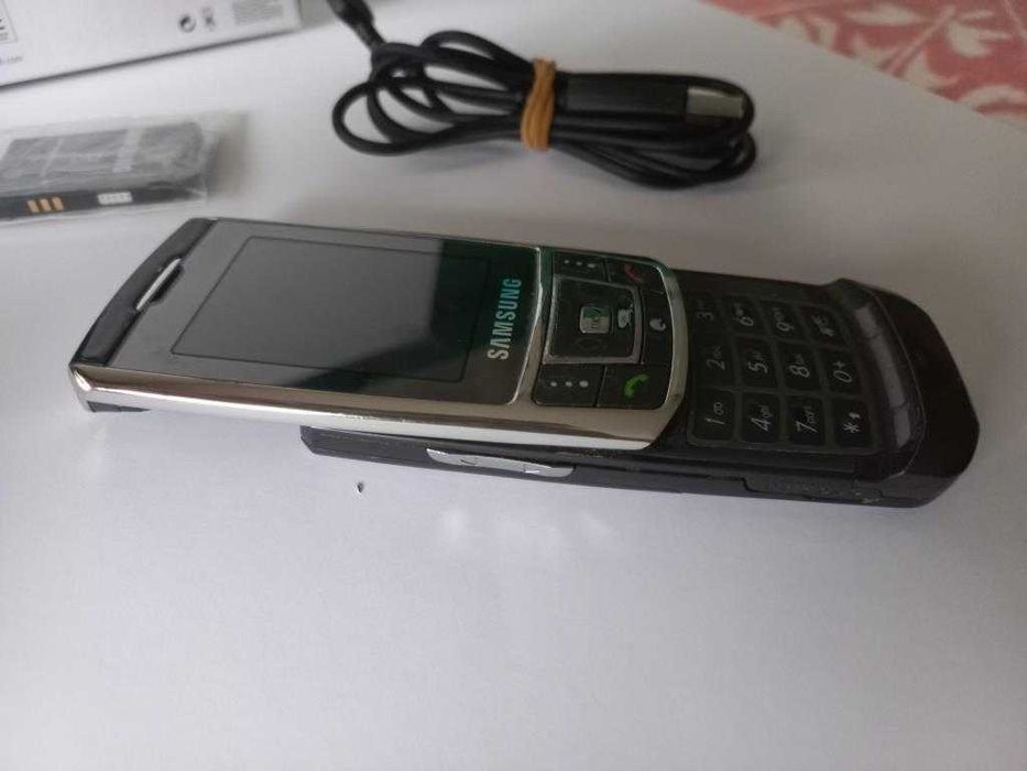 Telefon Samsung SGH-900i z baterią do wymiany