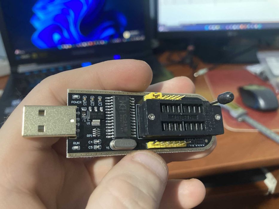 Программатор CH341A + прищепка SOP8, для прошивки без выпайки Flash 25 BIOS, EEPROM 24, выходные напряжения 1.8V, 3.3V, 5V