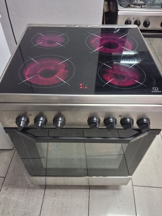 Fogão vitroceramico Indesit 60cm larg