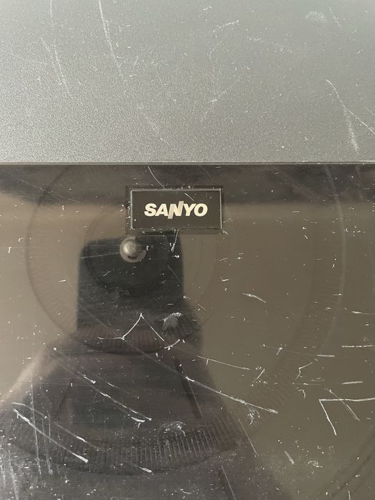 Aparelhagem da Sanyo com gira discos, leitor de CDs e coluna