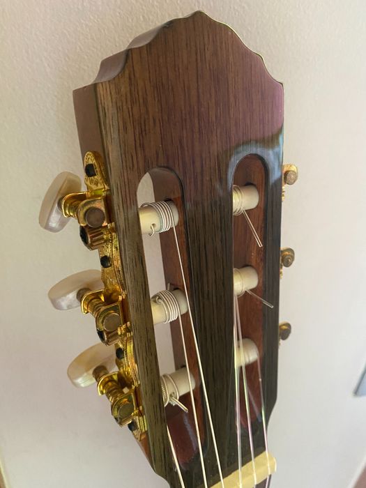 Guitarra clássica APC ANTÓNIO CARVALHOcompletament nova ofereço estojo