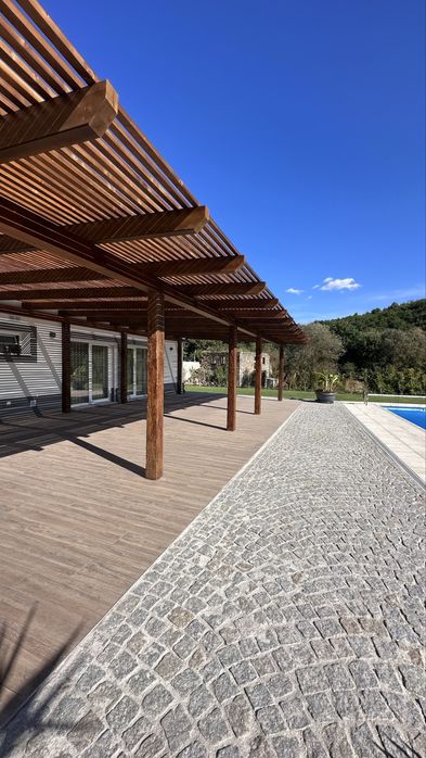 Pérgulas, telheiros em madeira em todo o país