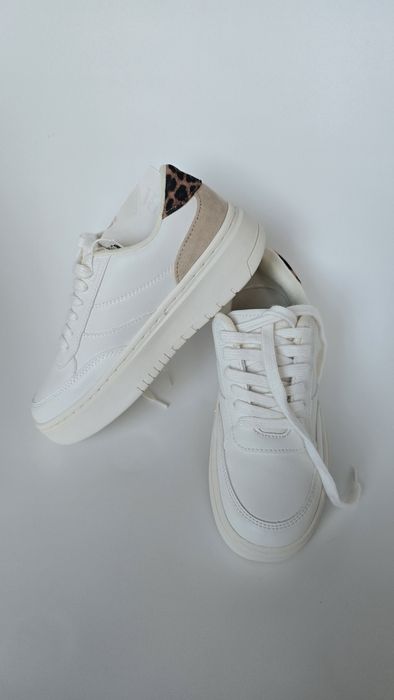 Кросівки Zara 35 розмір на дівчинку