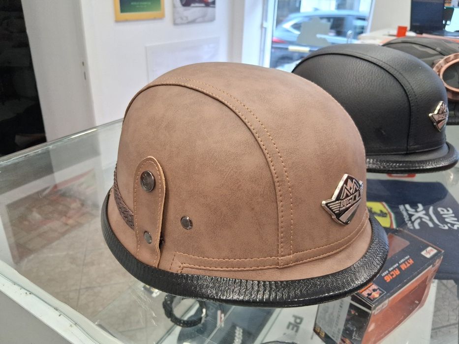 Capacetes "estilo" militar, novos e lindos