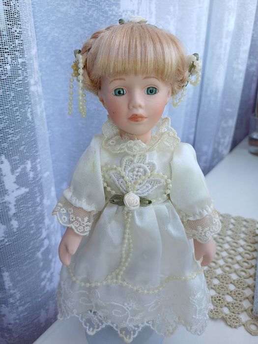 Фарфорова лялька