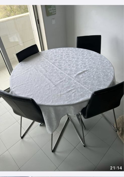 Cadeira em Pele preta