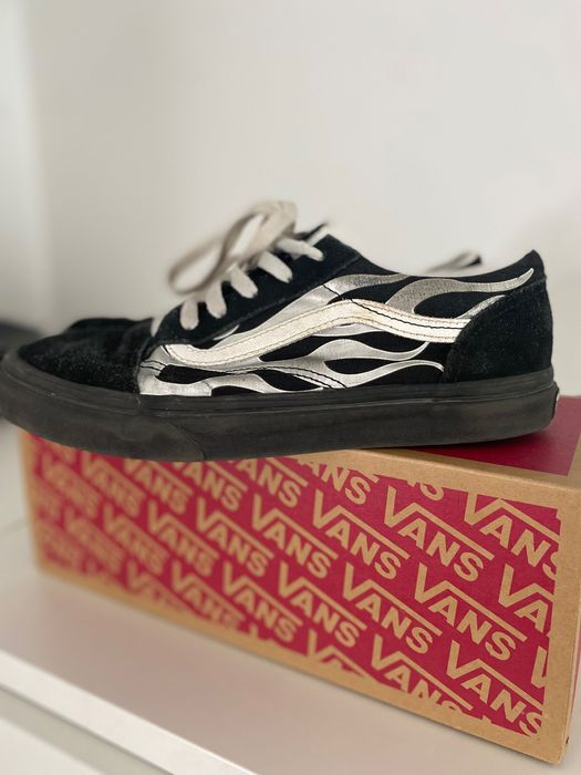 Tennis Vans pretos e prata