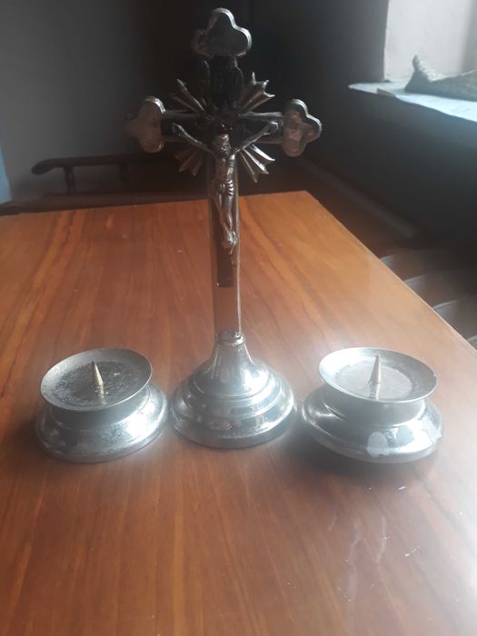 krzyż krucyfiks stojący