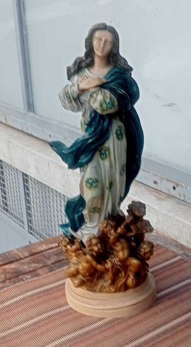 Escultura feita à mão em excelente estado