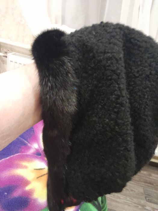 Капор з норкою  в чорному кольорі