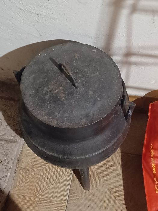 Pote em ferro fundido