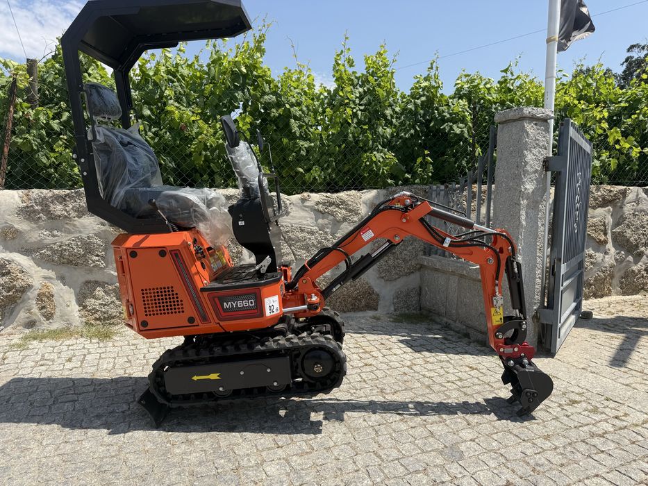Mini escavadora nova